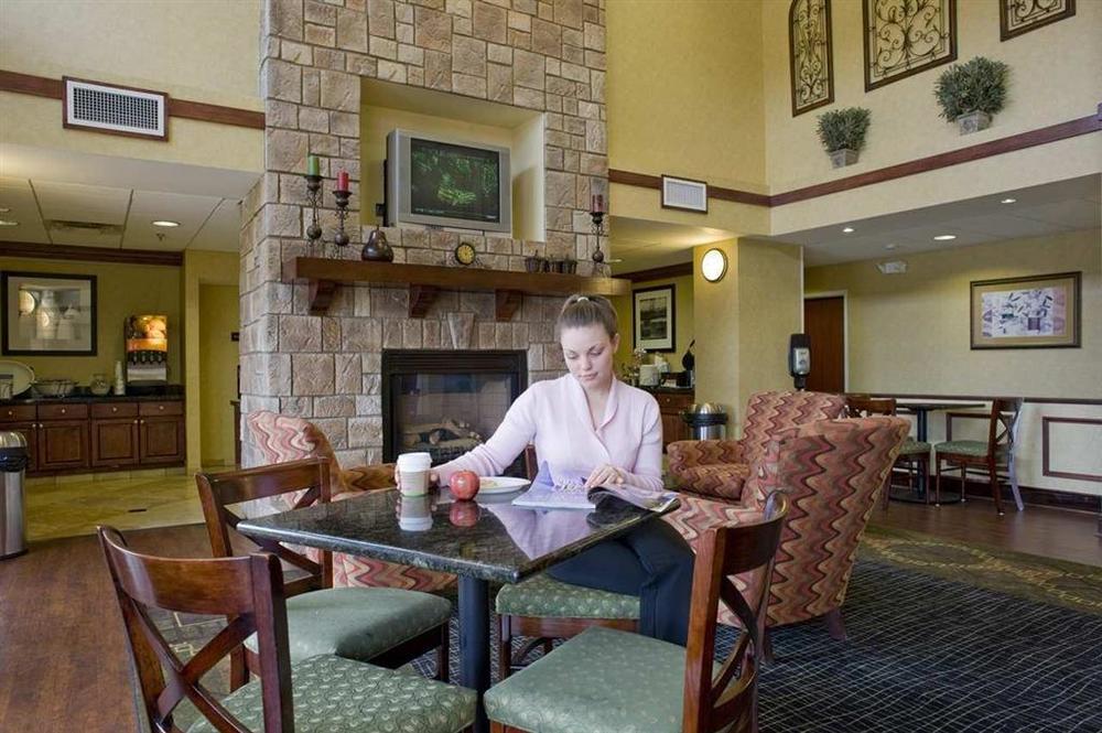 Hampton Inn & Suites Nashville-Смирна Ресторант снимка
